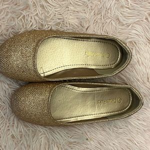 Little girls size 2 rose gold dress shoes